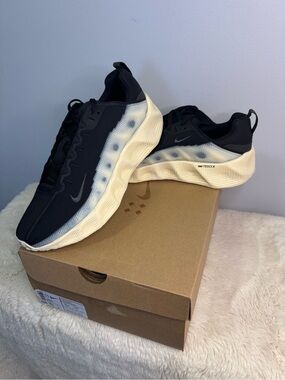 New in Box 🎬 Nike Ava Rover
